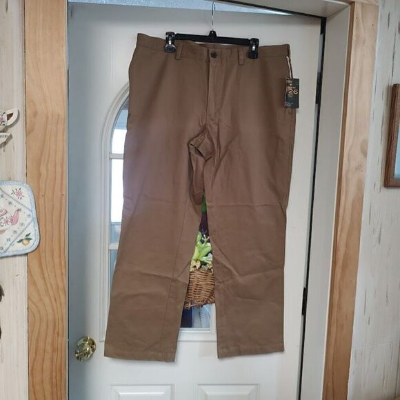 New Haggar H26 Brown Straight Fit Original Chino Pants Size Men's 38/30 - Picture 1 of 3